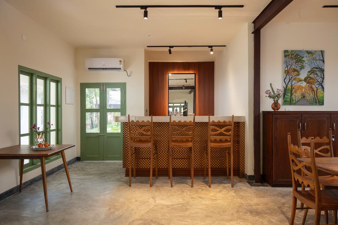 The quiet bar corner inside Anchor Villa